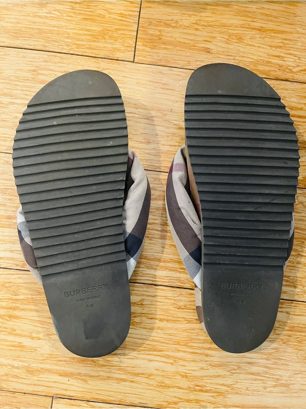 Burberry Mens Duncannon Plaid Flip-Flop Sandals